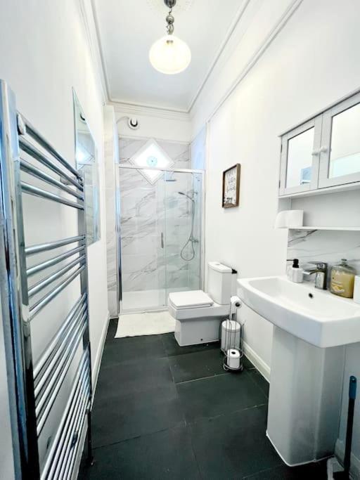 Flat 4 Marine Parade House, 1 East Cliff- Next To Dover Port, White Cliffs, Beach, Castle Eksteriør billede