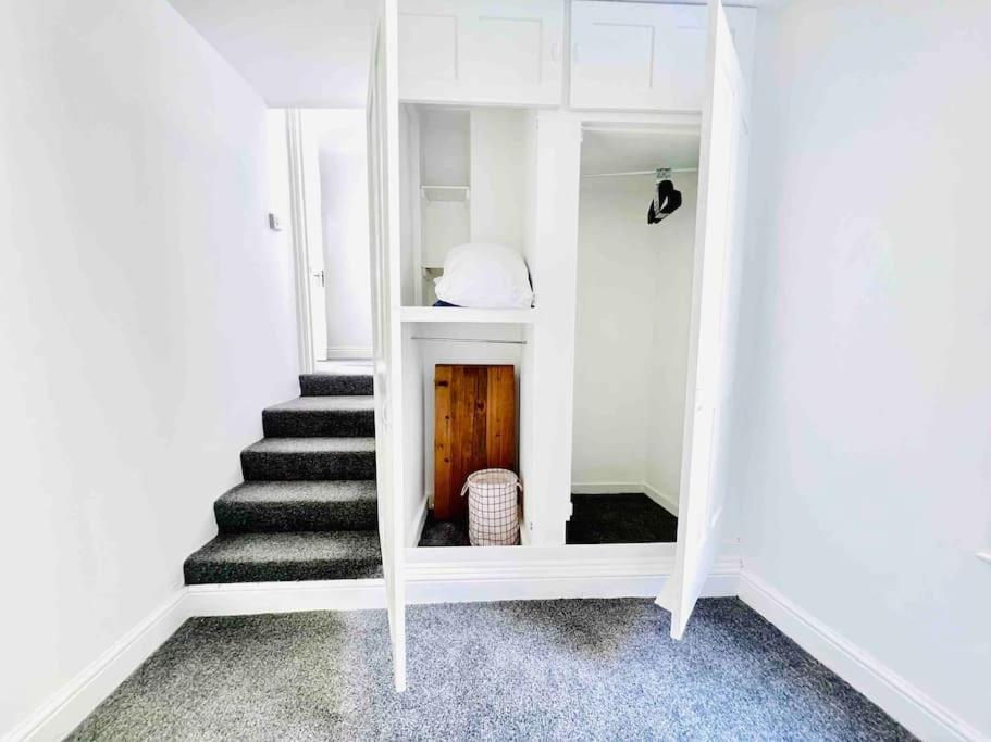 Flat 4 Marine Parade House, 1 East Cliff- Next To Dover Port, White Cliffs, Beach, Castle Eksteriør billede